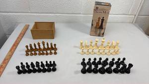 lot 92 image: Halsam Chess Men No. 401 Complete Set with Box