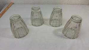 lot 104 image: Clear Glass Ribbed light shade