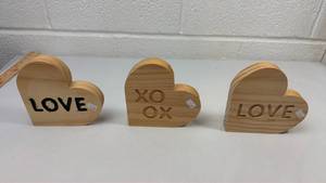 lot 108 image: Decorative Wooden Heart Signs Set