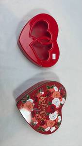 lot 113 image: Decorative Valentine Heart Shaped Gift Box Set