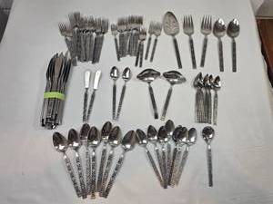 lot 116 image: Gold Standard Floral Pattern Flatware Set