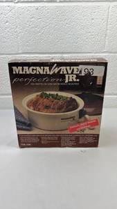 lot 119 image: Magnawave Jr. Perfection Microwave Roaster