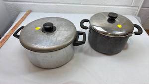 lot 120 image: Aluminum Club Cookware Set with Black Handles