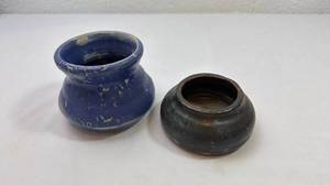 lot 127 image: Small Pottery Jars - Blue and Black Set