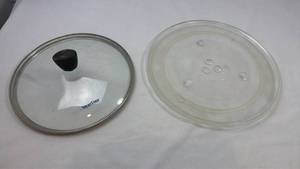 lot 131 image: West Bend 12-inch Glass Pot Lid with Black Knob