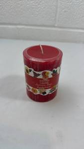 lot 136 image: Jasmine Rose Sandalwood Scented Pillar Candle