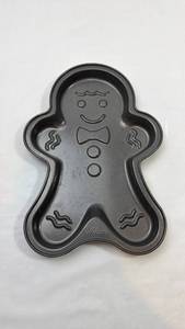 lot 152 image: Wilton Gingerbread Man Cake Pan
