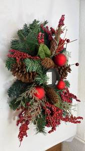 lot 159 image: Holiday Pine Wreath with Red Berries and Ornaments