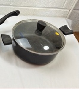 lot 160 image: Wearever Stock Pot
