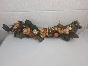 lot 172 image: Artificial Peach Rose and Berry Garland