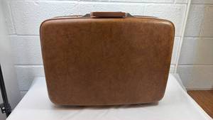 lot 204 image: 1970s American Tourister Hard Shell Suitcase