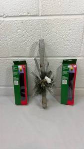 lot 253 image: Titan Commercial Grade Metal Light Stakes with Decorative Snowflake