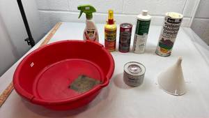 lot 260 image: Garden Care and Supply Collection