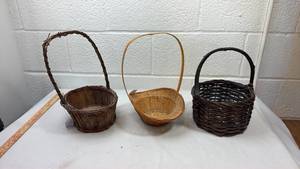 lot 264 image: Decorative Woven Basket Set