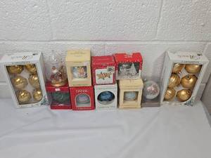 lot 272 image: Christmas Ornament and Holiday Decoration Collection
