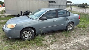 lot 20 image: USED 2008 Chevrolet Malibu 4-Door Sedan - Will not go into Reverse - NO TITLE - SOLD AS IS