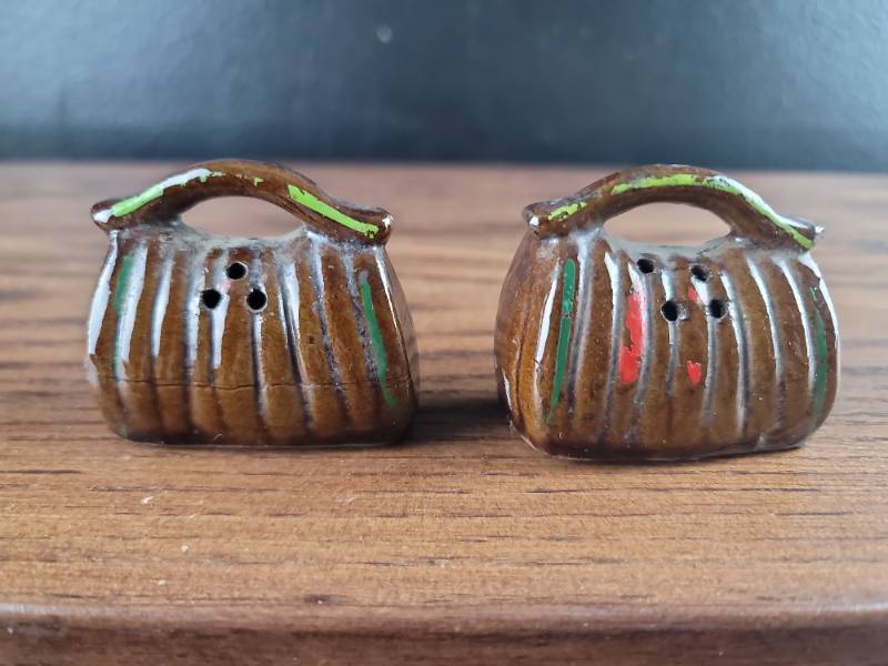 lot 2478 image: Handcrafted Ceramic Bird Salt Shaker