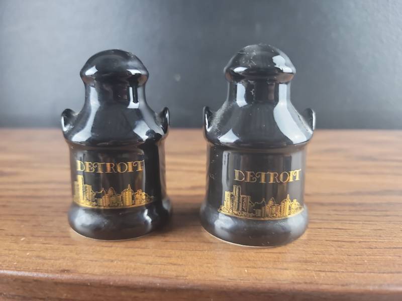 lot 2491 image: Detroit Skyline Salt and Pepper Shakers