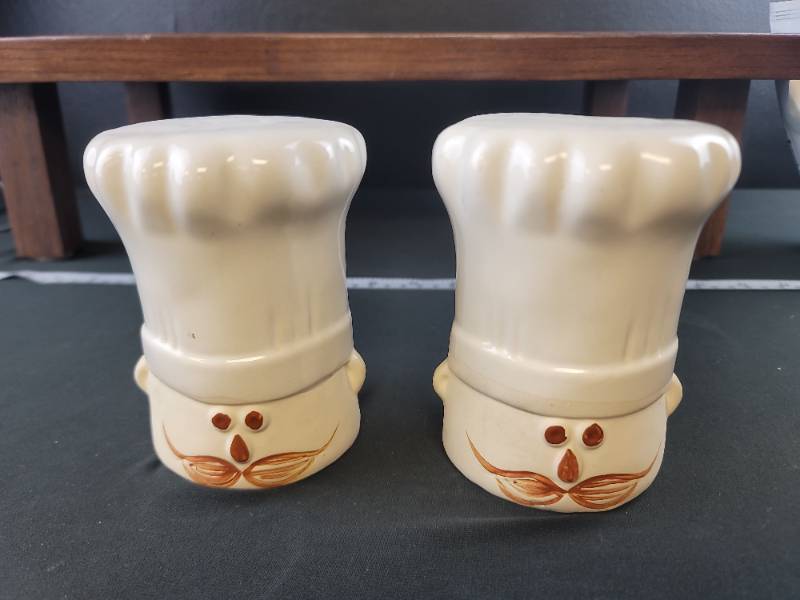 lot 2567 image: Chef Hat Salt and Pepper Shakers