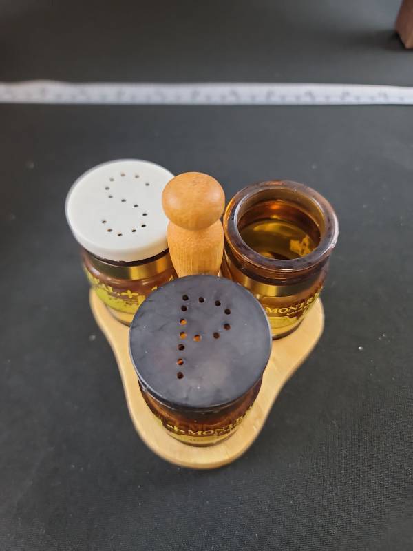 lot 2455 image: Montreal Canada Souvenir Salt and Pepper Shaker Set