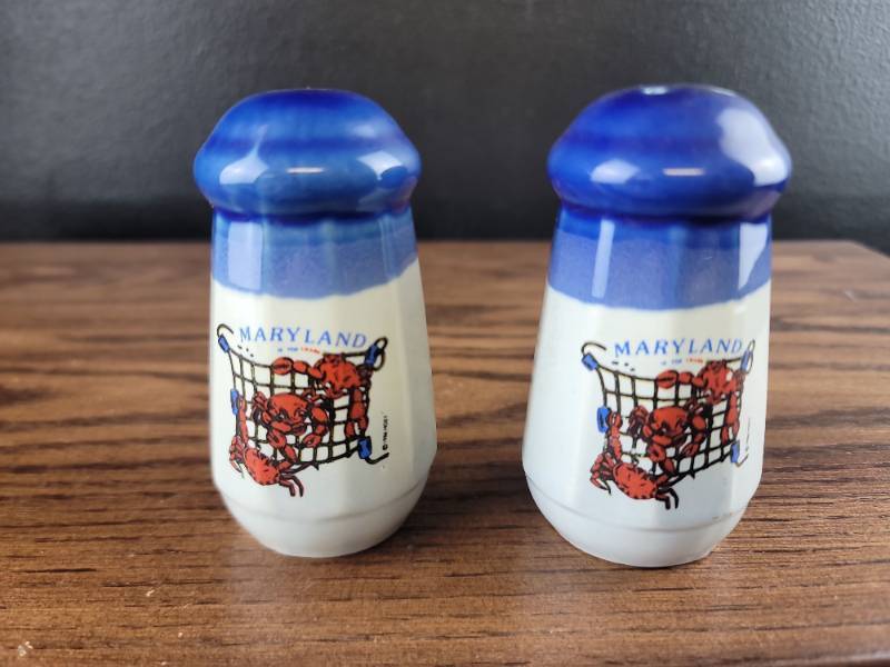 lot 2498 image: Maryland Crab Salt and Pepper Shakers
