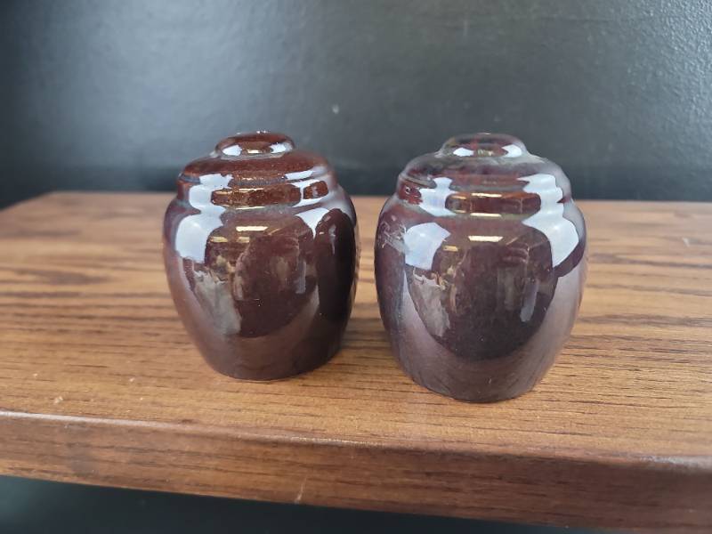 lot 2520 image: Brown Glass Electrical Insulators