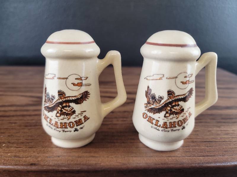 lot 2533 image: Oklahoma Souvenir Salt and Pepper Shakers