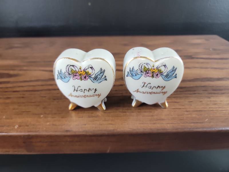 lot 2540 image: Heart Shaped Anniversary Porcelain Salt and Pepper shakers