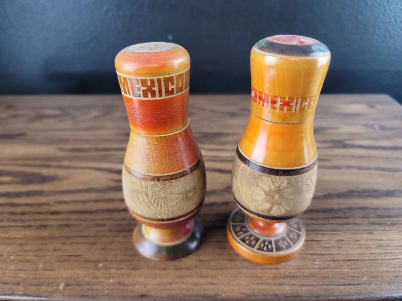 lot 2555 image: Mexico Mid-Century Orange Striped Salt and Pepper Shakers