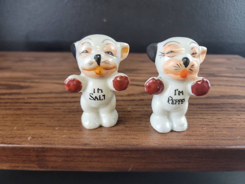 lot 2561 image: White Bear Salt and Pepper Shakers Set