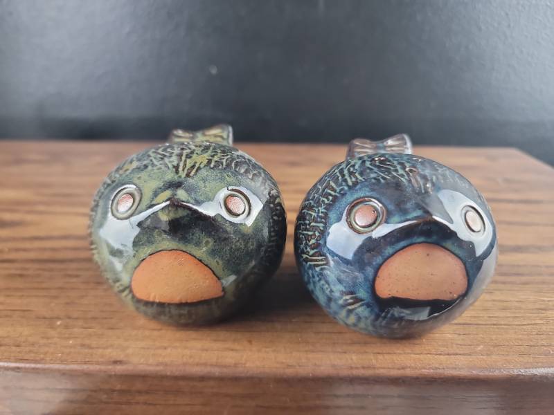 lot 2915 image: Ceramic Fish Salt and Pepper Shakers