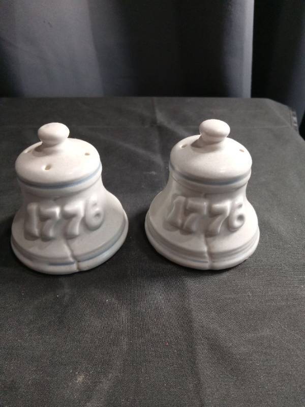 lot 2709 image: White Ceramic Salt and Pepper Shakers Liberty Bell