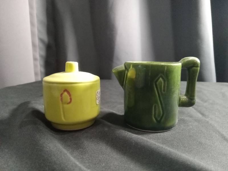 lot 2286 image: Mid-Century Ceramic Salt and Pepper Set