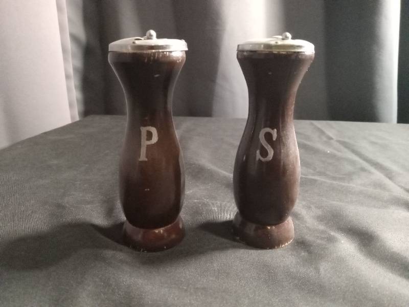 lot 2299 image: Wooden Salt and Pepper Shaker Set
