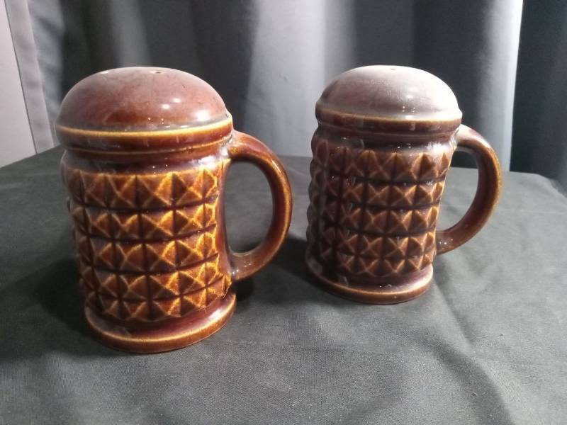 lot 2605 image: Brown Diamond Pattern Salt and Pepper Shakers