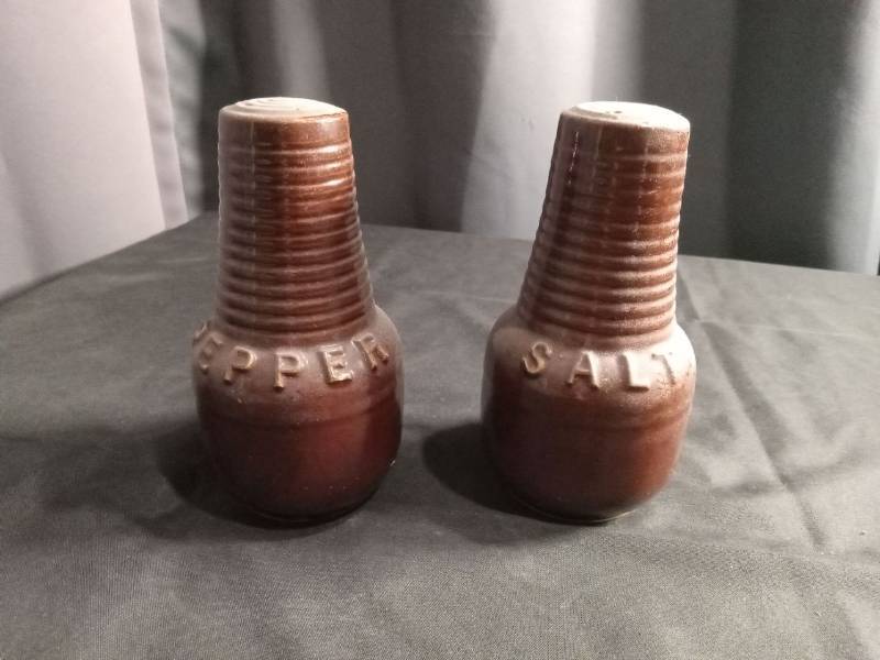 lot 2606 image: Brown Ceramic Salt and Pepper Shakers Set