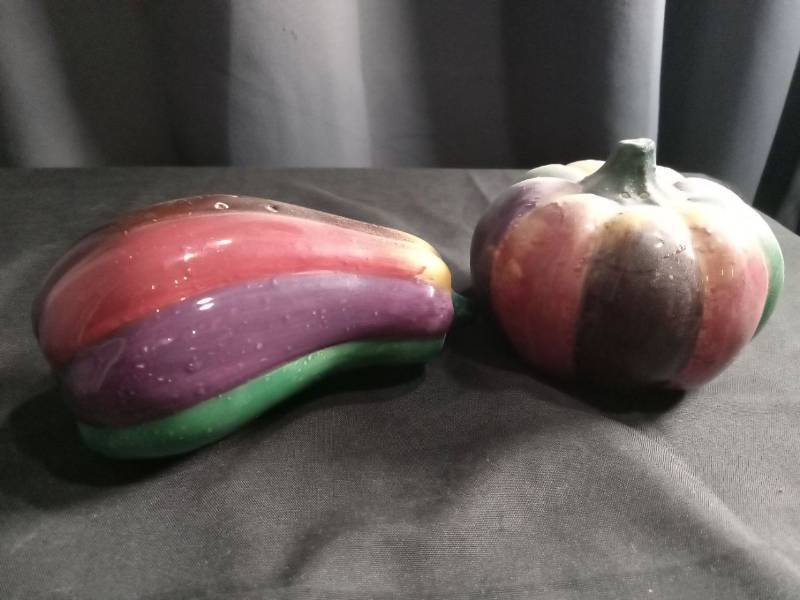 lot 2609 image: Decorative Multi-Color Ceramic vegetable salt and pepper shaker set