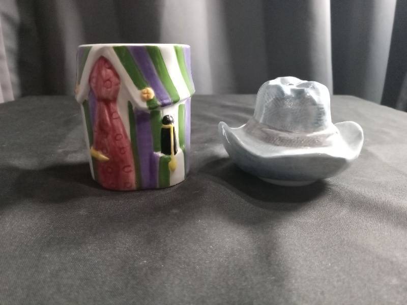 lot 2613 image: Decorative Western Salt and Pepper Shaker Set