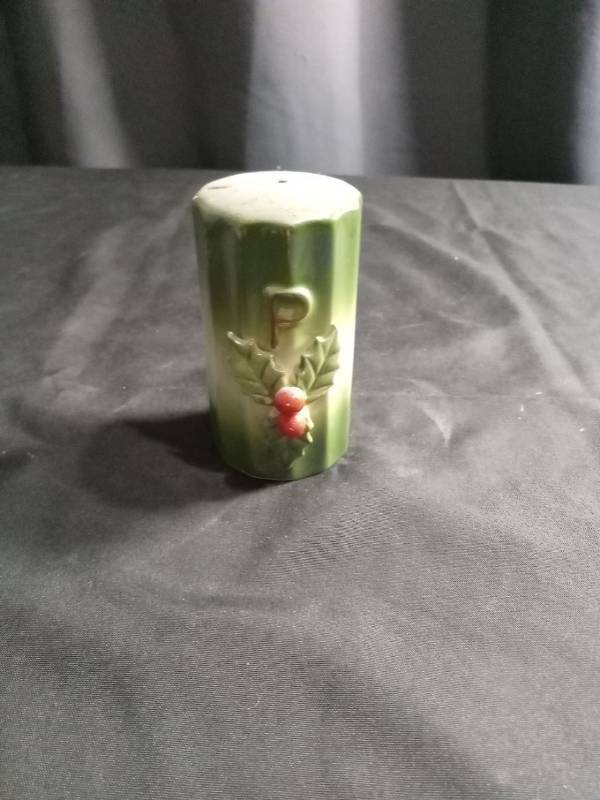 lot 2620 image: Green Holly Berry Pepper Shaker