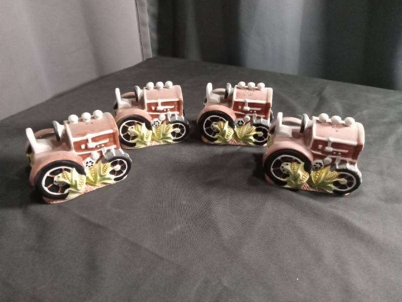 lot 2633 image: Jay Import Pink Ceramic Tractor salt and pepper shaker set  Set of 4