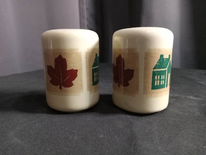 lot 2646 image: Hallmark Fall Theme Salt and Pepper Shakers
