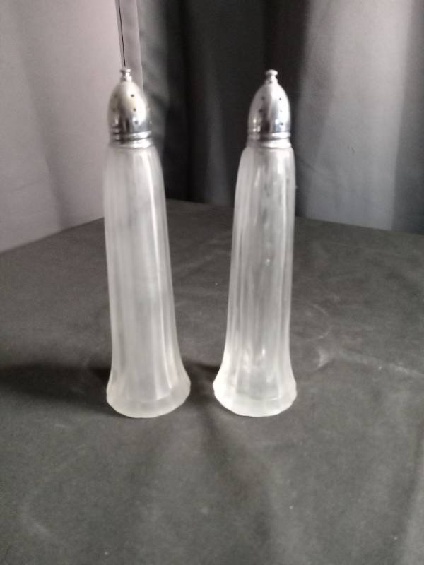 lot 2654 image: Frosted Glass Salt and Pepper Shakers with Silver Tops