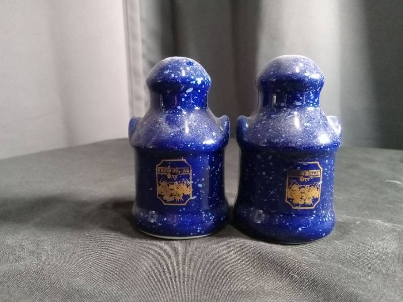 lot 2657 image: Cobalt Blue Ceramic Salt and Pepper Shakers with Gold Design