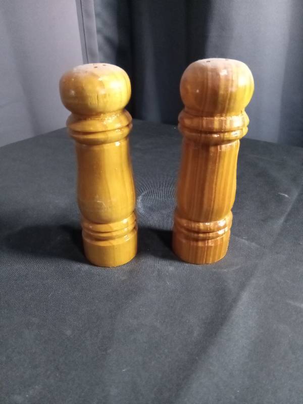 lot 2663 image: Wooden Salt and Pepper Shaker Set