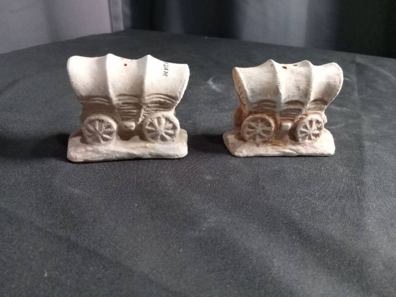 lot 2665 image: Ceramic Covered Wagon Salt and Pepper Shaker Set