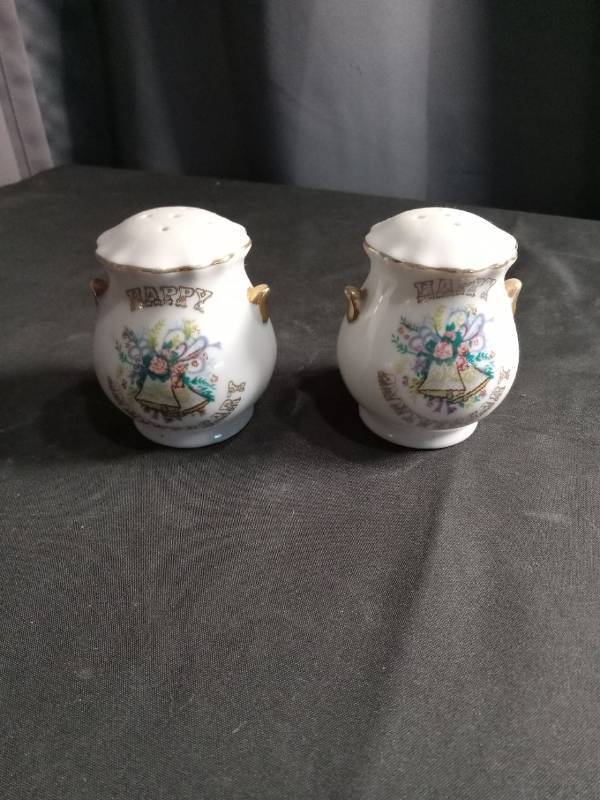 lot 2666 image: Decorative Happy Anniversary and Pepper Shakers