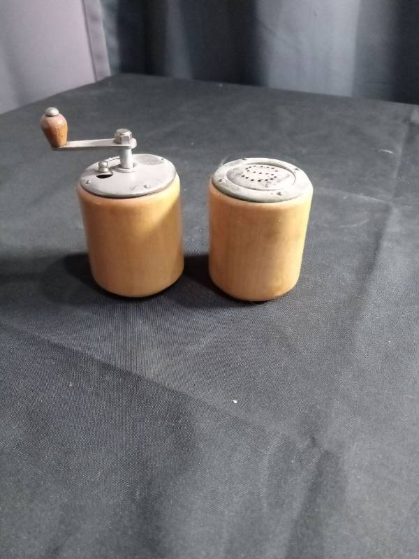 lot 2667 image: Wooden Salt and Pepper Mill Set