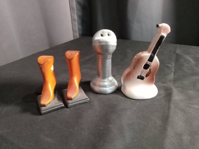 lot 2669 image: Microphone and Guitar Salt set. Cowboy boots shaker set