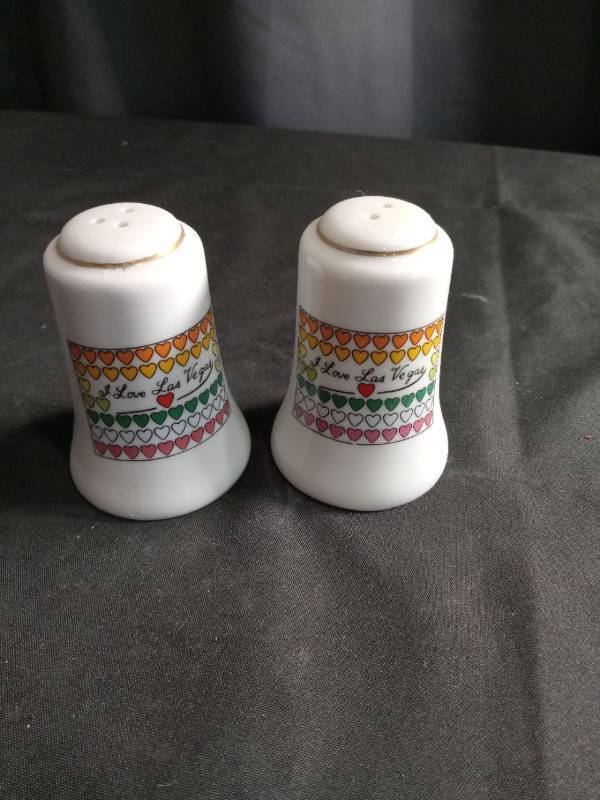 lot 2670 image: I Love Las Vegas Rainbow Hearts Salt & Pepper Shakers