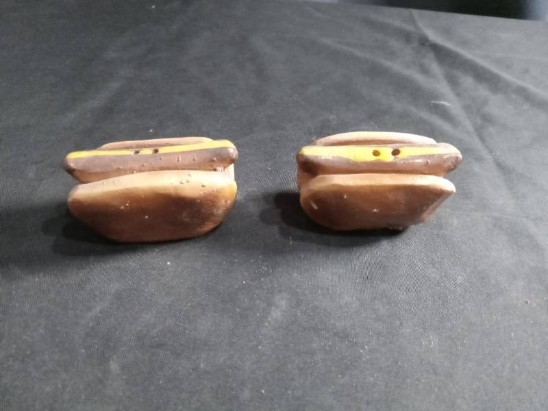 lot 2674 image: Hot dog salt and pepper set